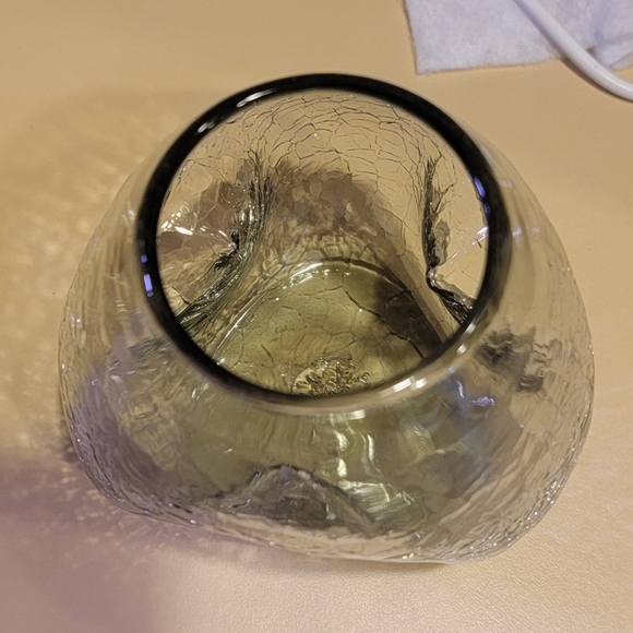 Vintage smokey gray crackle glass vase. Handblown, unique triangle shape. - Picture 2 of 4